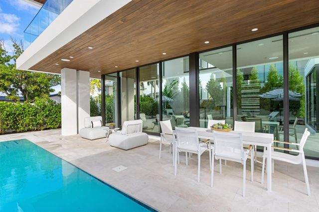 1099 NE 4th Avenue, Boca Raton, FL 33432