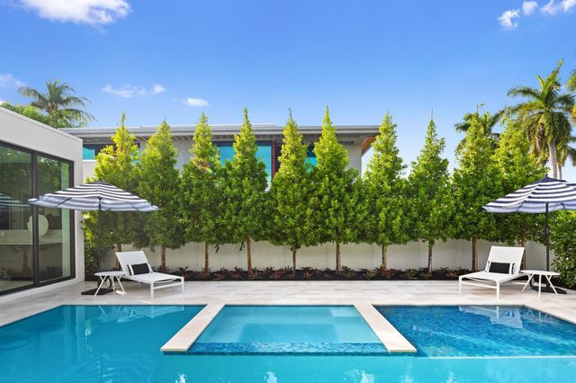 1099 NE 4th Avenue, Boca Raton, FL 33432