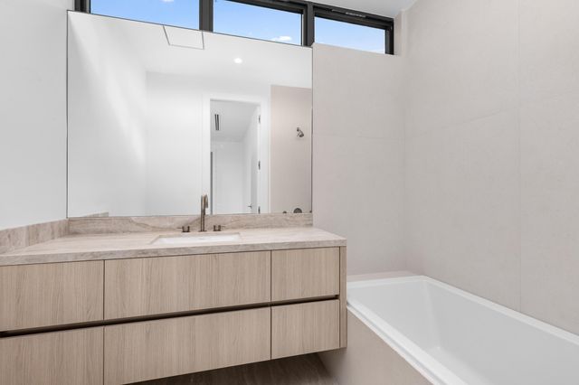 1099 NE 4th Avenue, Boca Raton, FL 33432