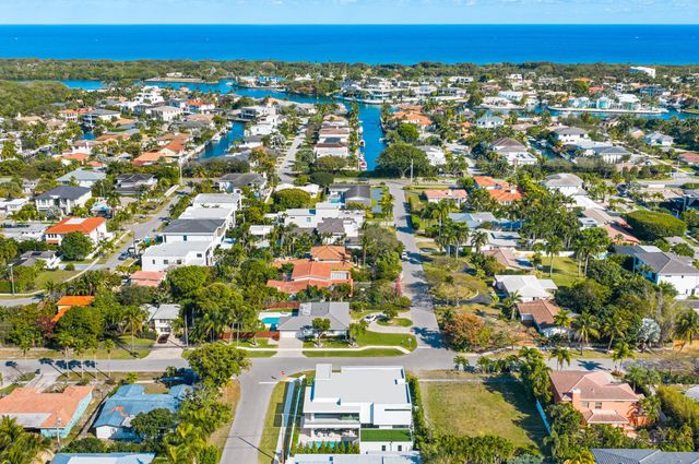 1099 NE 4th Avenue, Boca Raton, FL 33432