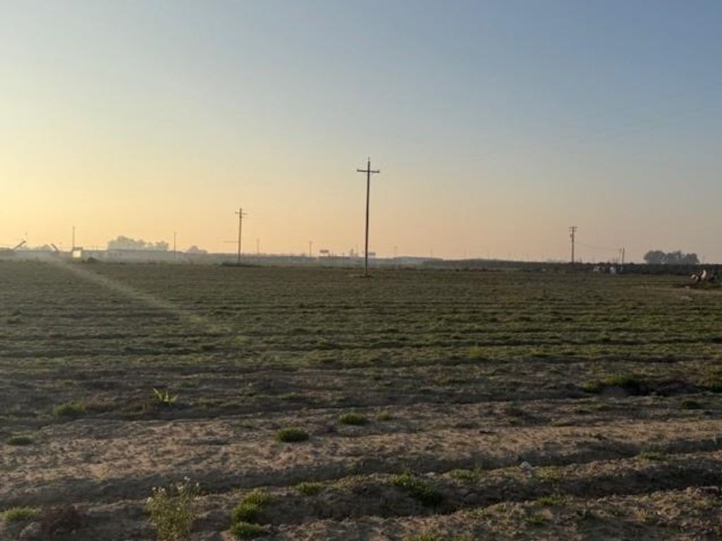 Image 1 of property listing at 5747 S Clovis Avenue, Fresno, CA 93725