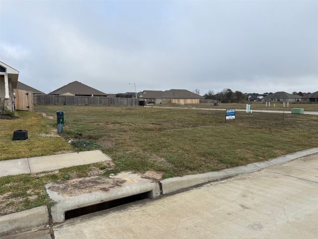 5325 W Bayou Maison Circle, Dickinson, TX 77539