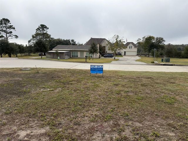 5325 W Bayou Maison Circle, Dickinson, TX 77539