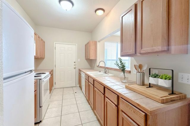 212 A B Sandstone Dr DR, Jarrell, TX 76537