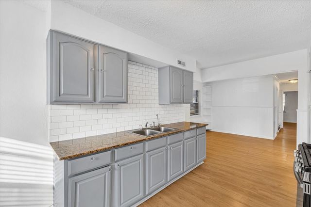 13521 Flagstone Lane, Dallas, TX 75240