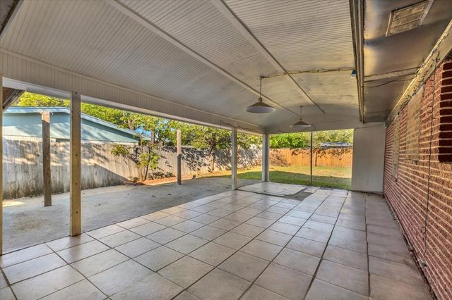 13521 Flagstone Lane, Dallas, TX 75240