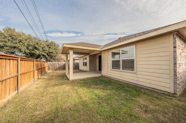 10541 Rising Knoll Lane, Fort Worth, TX 76131