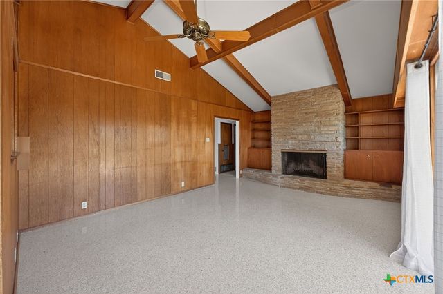 514 Hospital Boulevard, Floresville, TX 78114