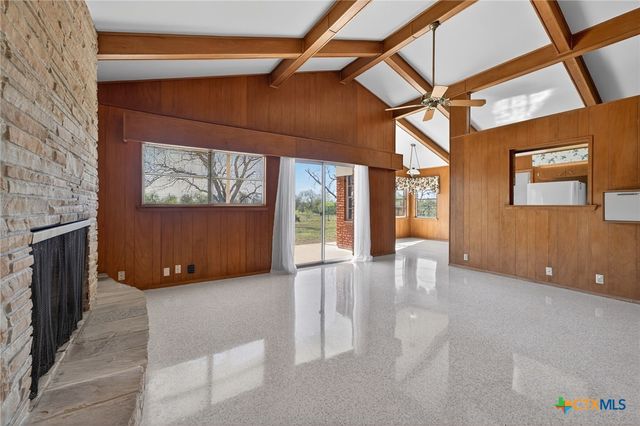 514 Hospital Boulevard, Floresville, TX 78114