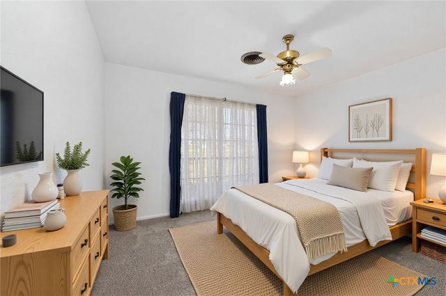 514 Hospital Boulevard, Floresville, TX 78114