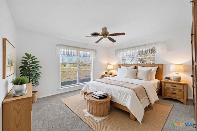 514 Hospital Boulevard, Floresville, TX 78114