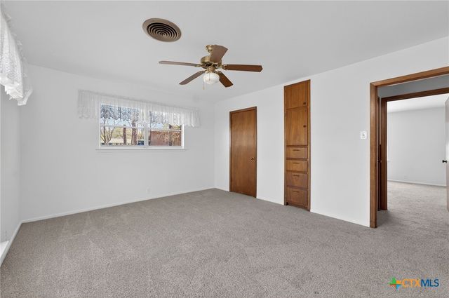 514 Hospital Boulevard, Floresville, TX 78114
