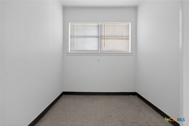 514 Hospital Boulevard, Floresville, TX 78114