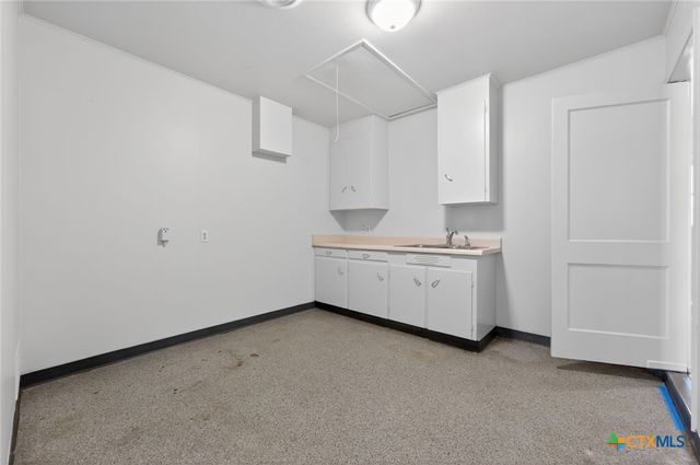 514 Hospital Boulevard, Floresville, TX 78114