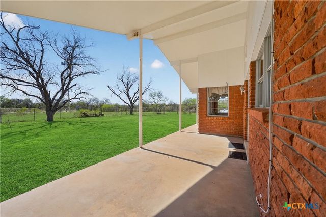 514 Hospital Boulevard, Floresville, TX 78114