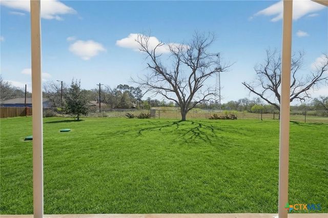 514 Hospital Boulevard, Floresville, TX 78114