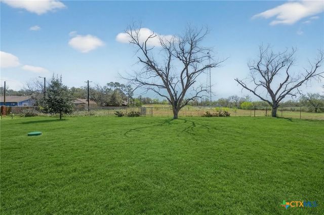 514 Hospital Boulevard, Floresville, TX 78114