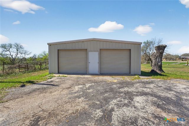 514 Hospital Boulevard, Floresville, TX 78114