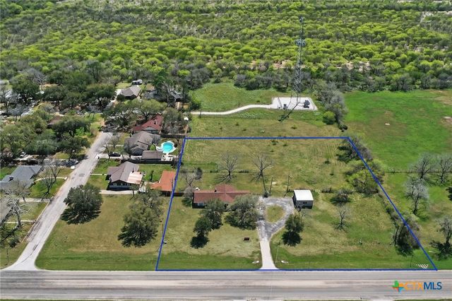 514 Hospital Boulevard, Floresville, TX 78114