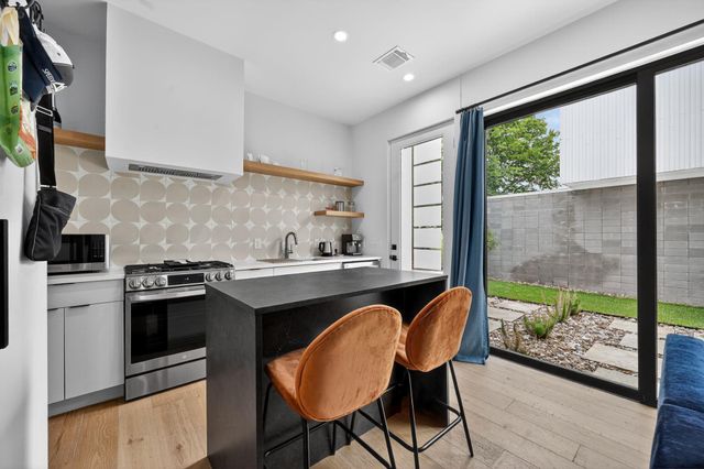 1206 Luna ST 2, Austin, TX 78721