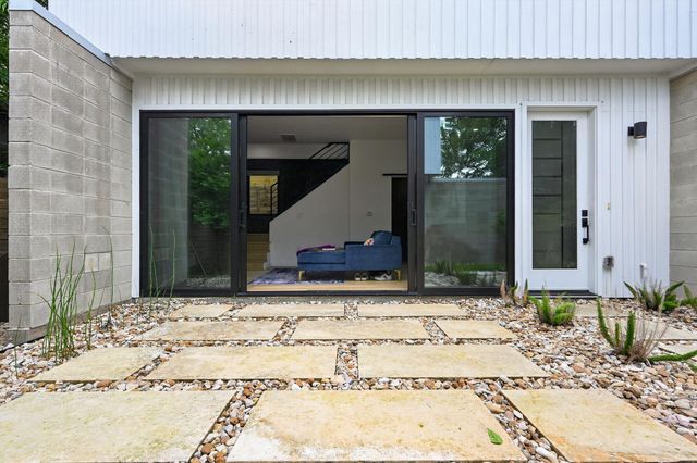 1206 Luna ST 2, Austin, TX 78721