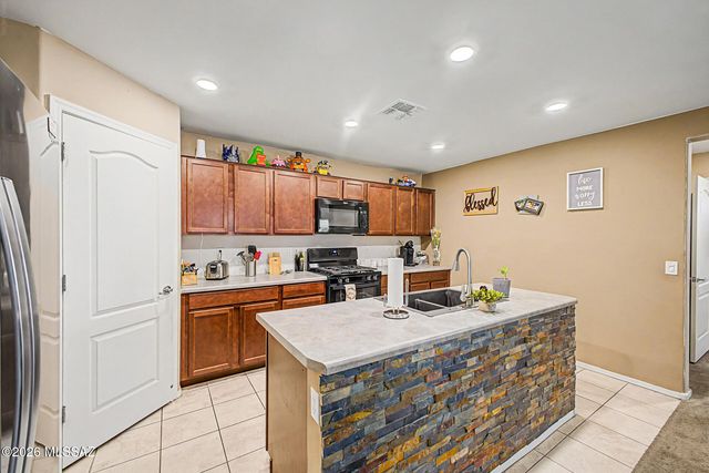 5063 S River Run Drive, Tucson, AZ 85746