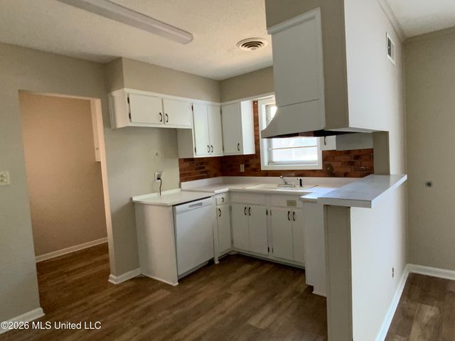 8313 Dottley Drive, Southaven, MS 38671