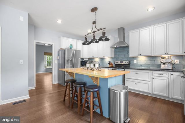 60 RIVER FALLS RD, Fredericksburg, VA 22406
