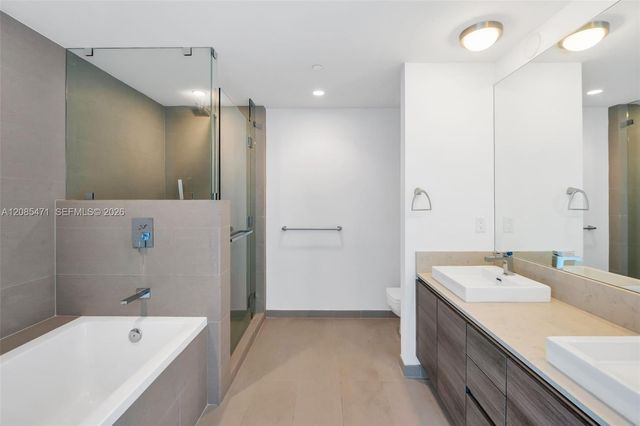1080 Brickell Avenue 3900-3901, Miami, FL 33131
