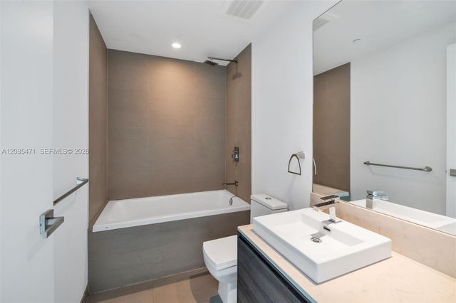 1080 Brickell Avenue 3900-3901, Miami, FL 33131