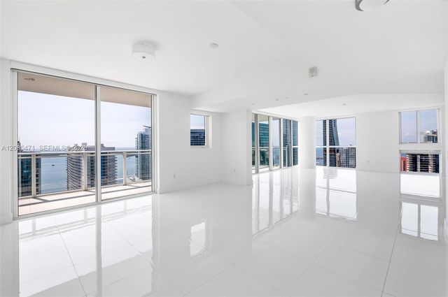 1080 Brickell Avenue 3900-3901, Miami, FL 33131