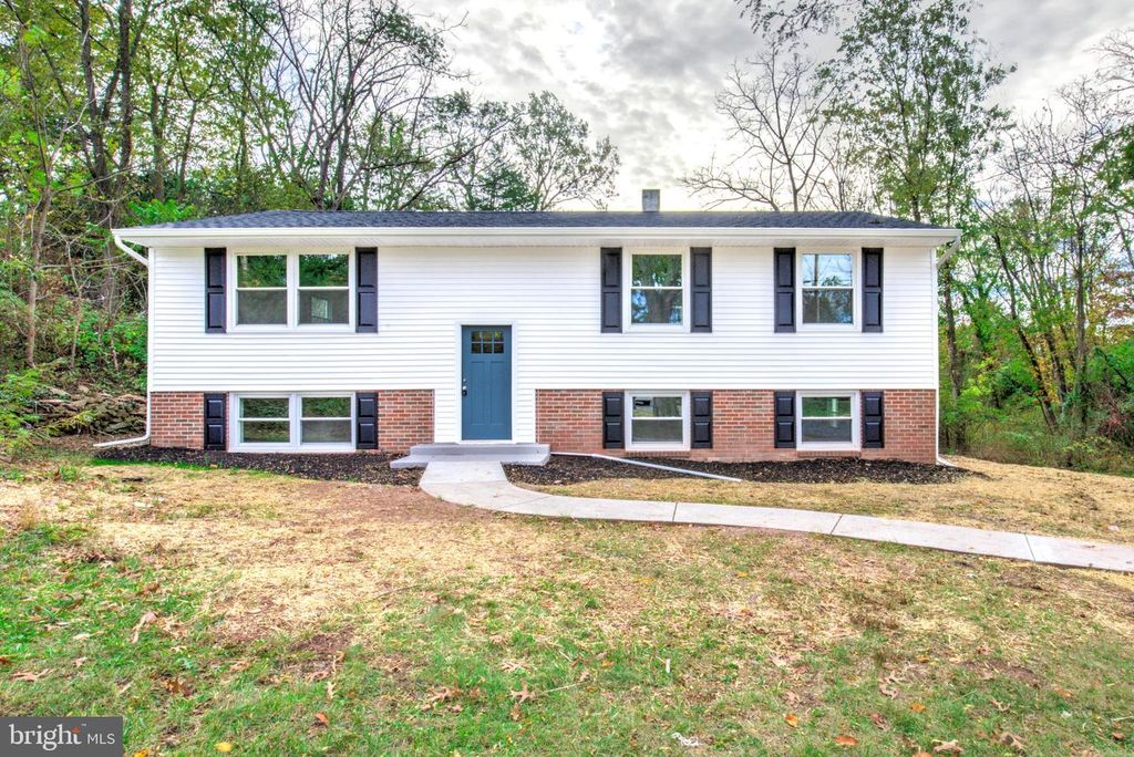 17 LIGHTCAP RD, Pottstown, PA 19464