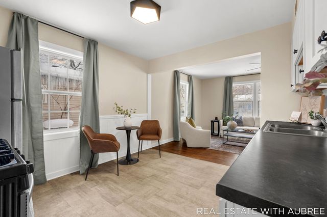 814 Woolsey Drive SW, Grand Rapids, MI 49503