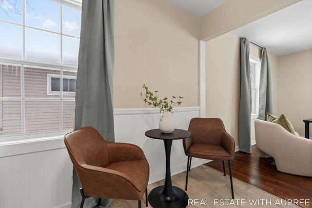 814 Woolsey Drive SW, Grand Rapids, MI 49503