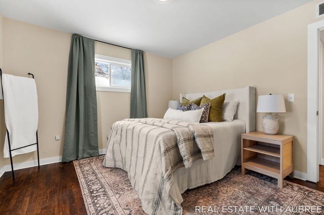 814 Woolsey Drive SW, Grand Rapids, MI 49503