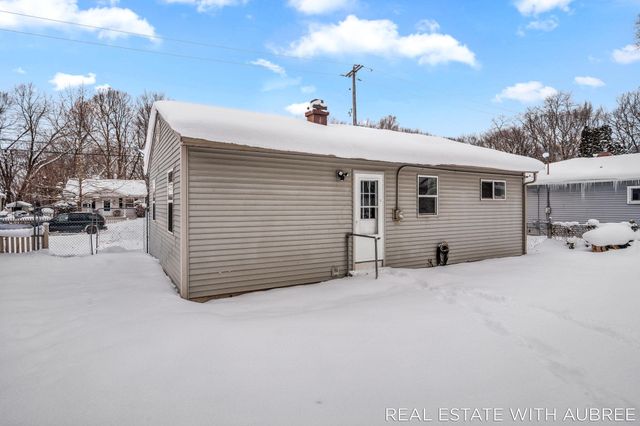 814 Woolsey Drive SW, Grand Rapids, MI 49503