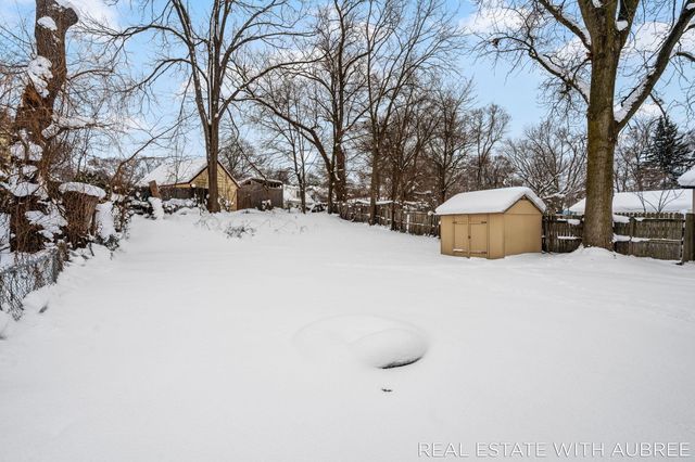 814 Woolsey Drive SW, Grand Rapids, MI 49503