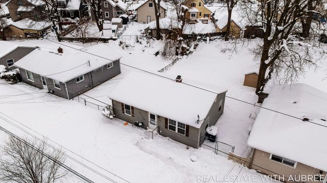 814 Woolsey Drive SW, Grand Rapids, MI 49503