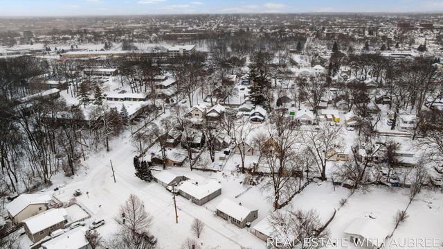 814 Woolsey Drive SW, Grand Rapids, MI 49503