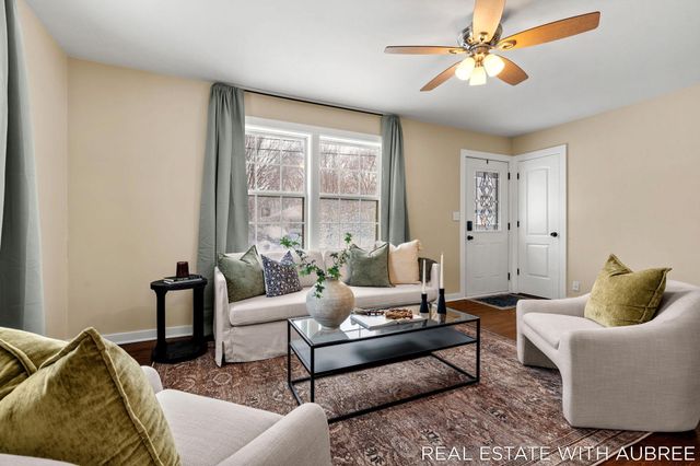 814 Woolsey Drive SW, Grand Rapids, MI 49503