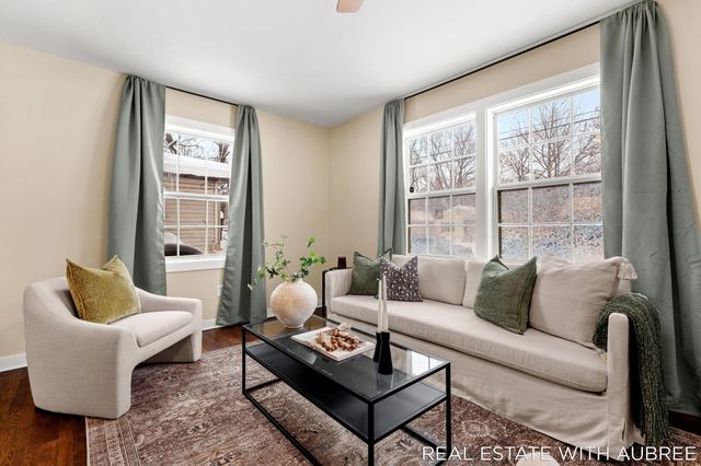 814 Woolsey Drive SW, Grand Rapids, MI 49503