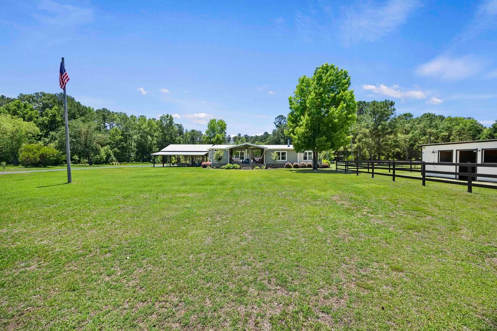 543 Campbell Road, Ridgeville, SC 29472