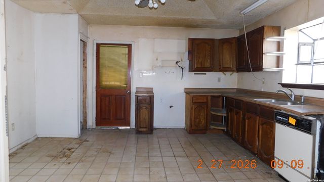 912 Theo, San Antonio, TX 78225