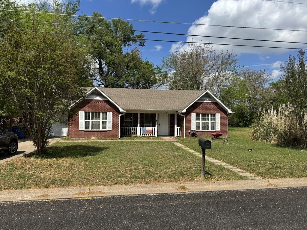 917 Leach Street, Kilgore, TX 75662