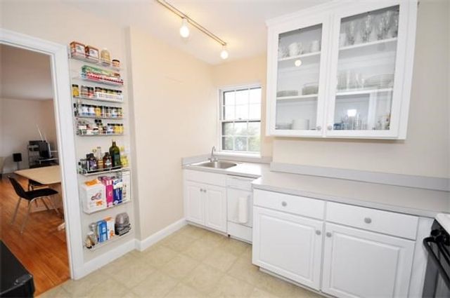 8 Kilsyth Ter 44, Boston, MA 02135