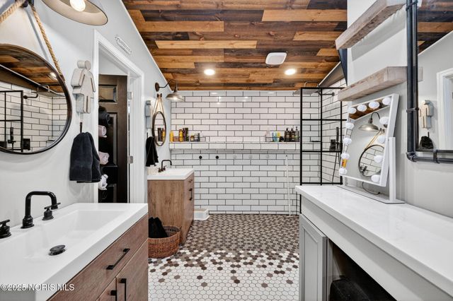 11260 Monclova Road, Monclova, OH 43542