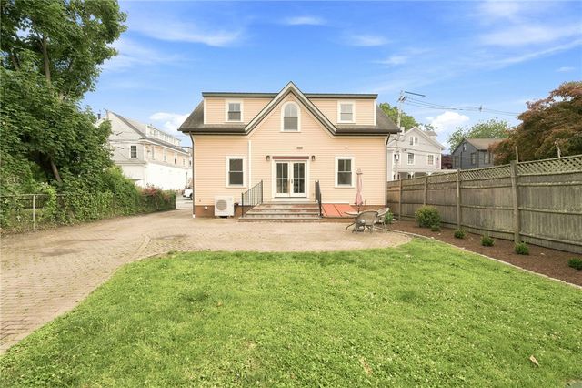 21 Elm Street, Newport, RI 02840