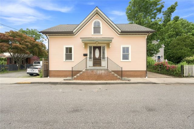 21 Elm Street, Newport, RI 02840