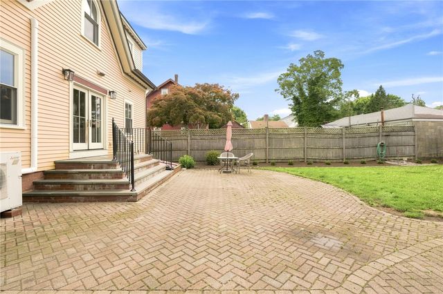 21 Elm Street, Newport, RI 02840