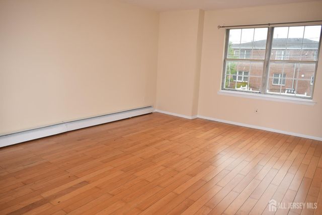 31 Larch Street, Carteret, NJ 07008